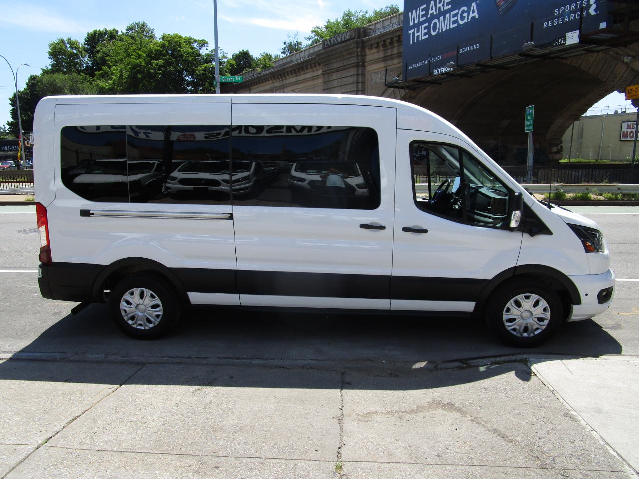 Ford Transit Passenger Wagon T-350 148" Med Roof XLT RWD 2026