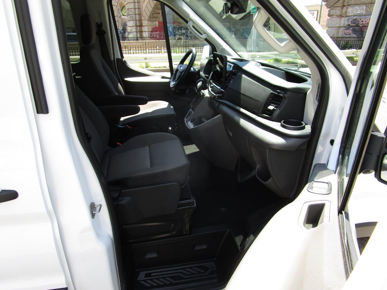 Ford Transit Passenger Wagon T-350 148" Med Roof XLT RWD 2026