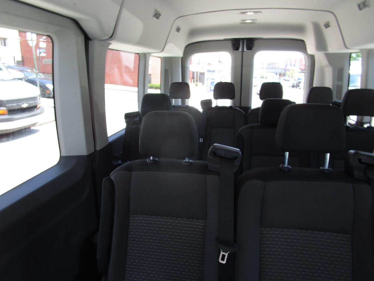 Ford Transit Passenger Wagon T-350 148" Med Roof XLT RWD 2026
