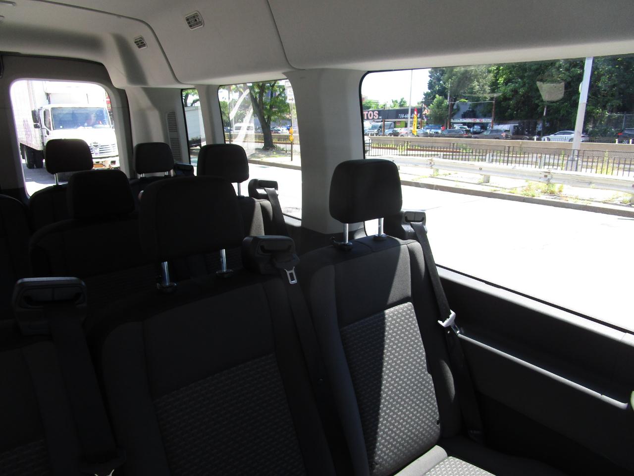 Ford Transit Passenger Wagon T-350 148" Med Roof XLT RWD 2026