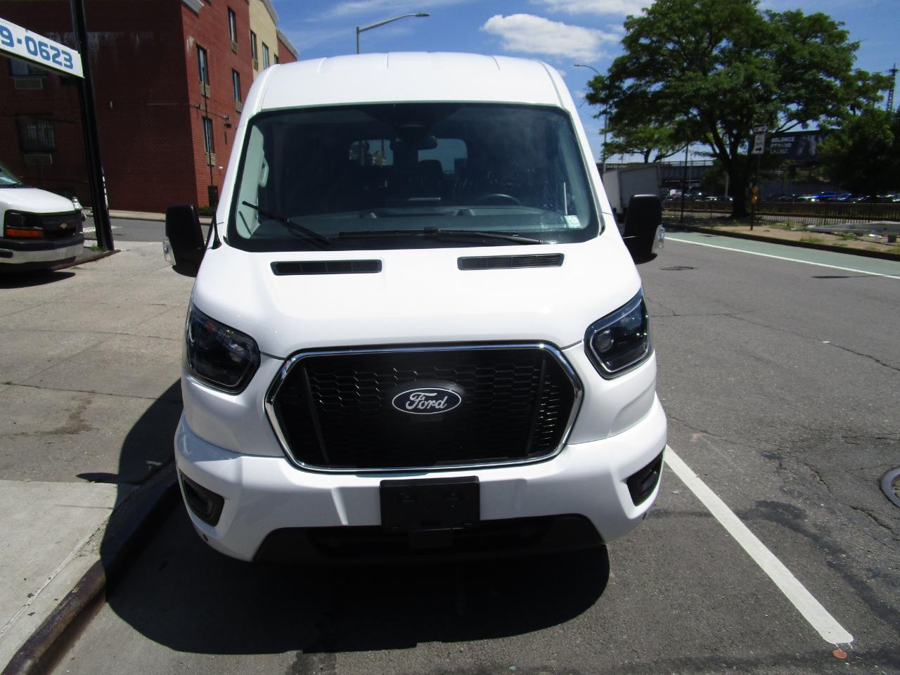Ford Transit Passenger Wagon T-350 148" Med Roof XLT RWD 2026