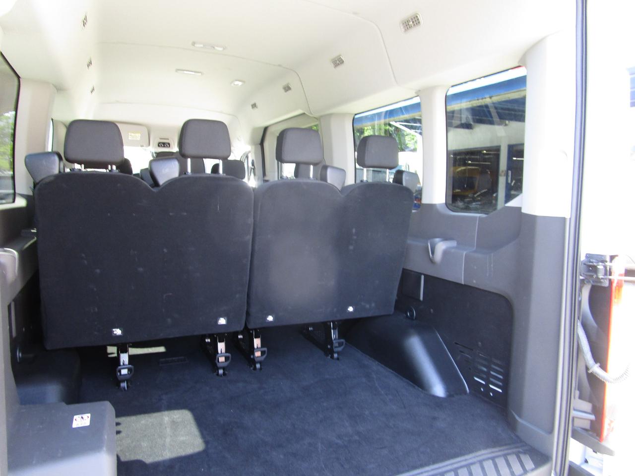 Ford Transit Passenger Wagon T-350 148" Med Roof XLT RWD 2026