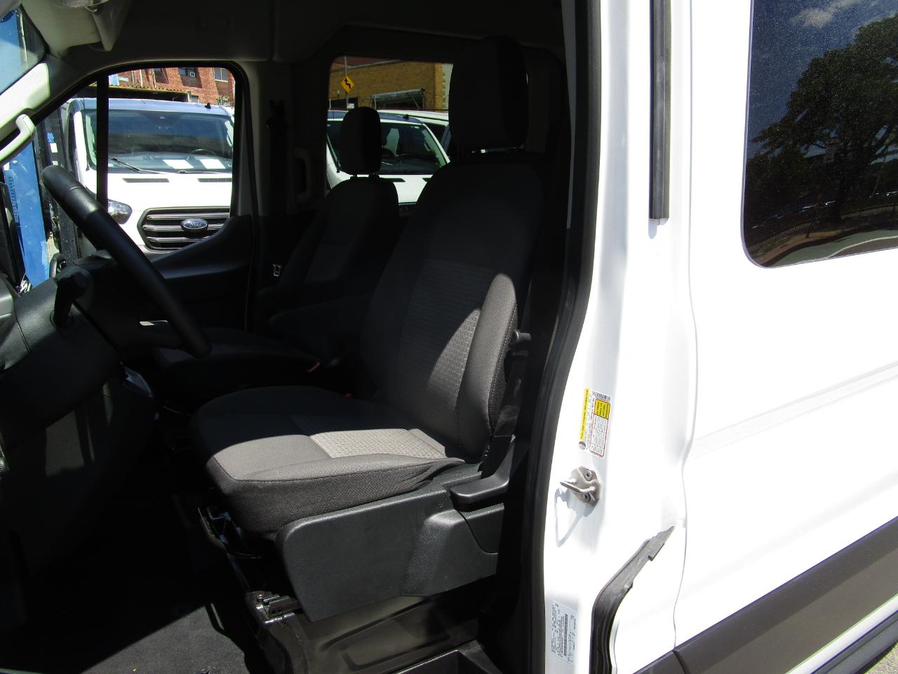 Ford Transit Passenger Wagon T-350 148" Med Roof XLT RWD 2026