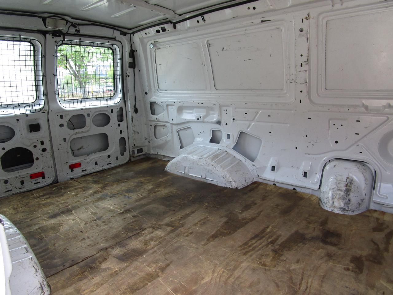 Ford Econoline Cargo Van E-150 Commercial 2010