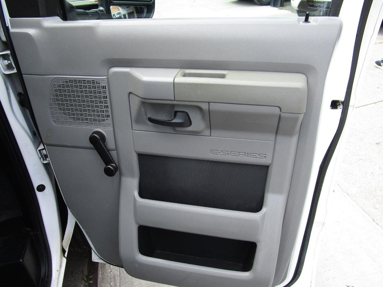 Ford Econoline Cargo Van E-150 Commercial 2010