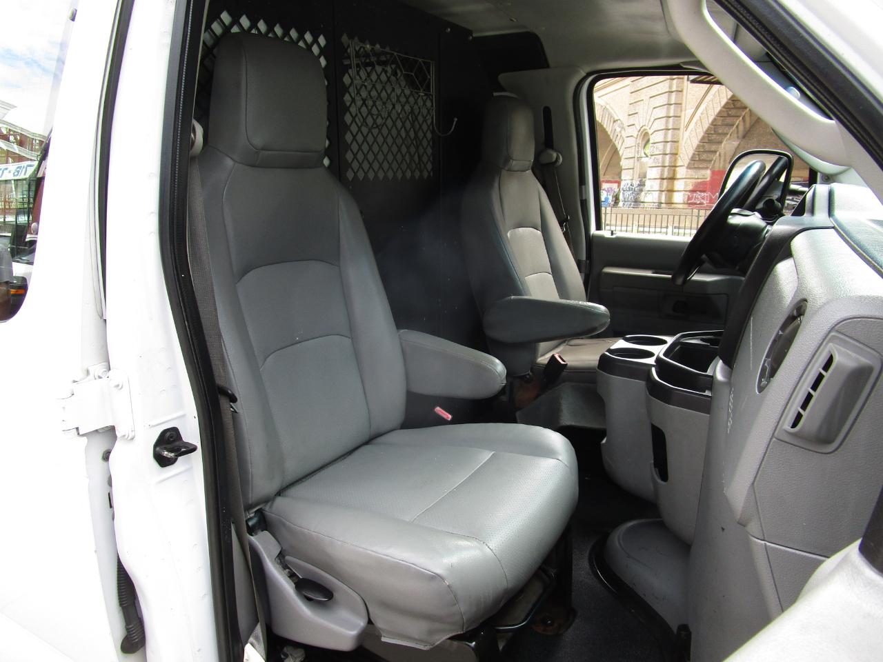 Ford Econoline Cargo Van E-150 Commercial 2010
