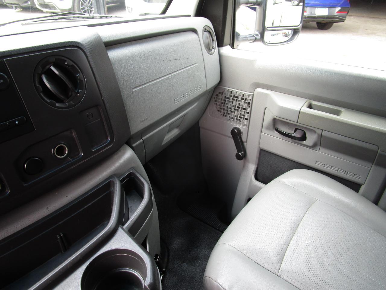 Ford Econoline Cargo Van E-150 Commercial 2010
