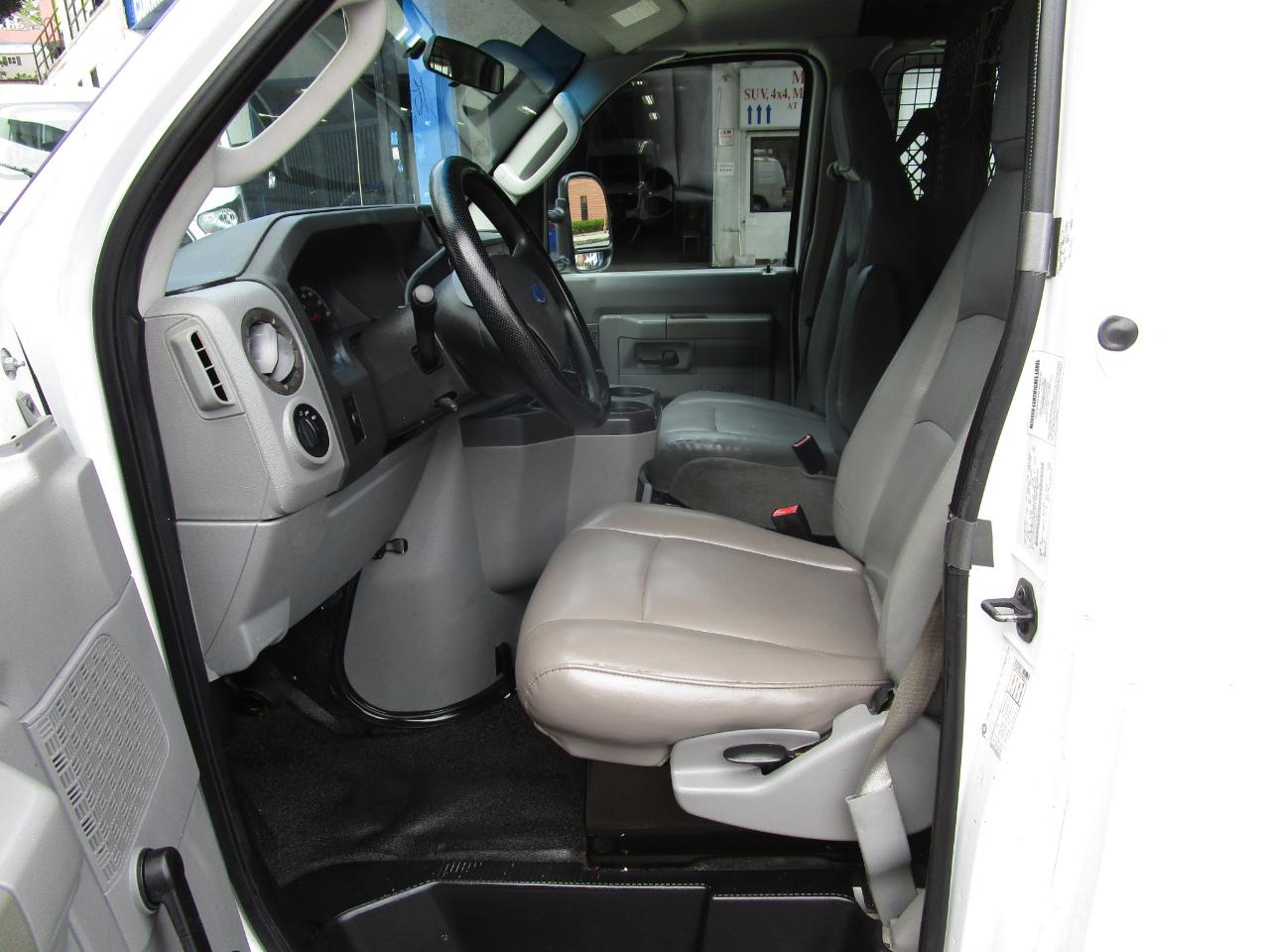 Ford Econoline Cargo Van E-150 Commercial 2010