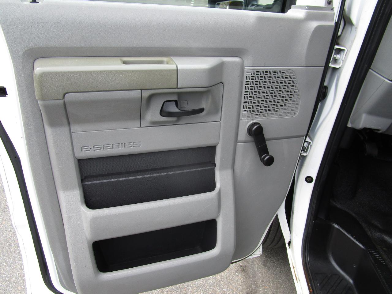 Ford Econoline Cargo Van E-150 Commercial 2010