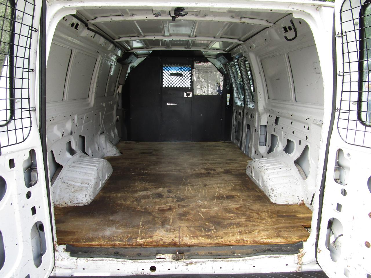Ford Econoline Cargo Van E-150 Commercial 2010
