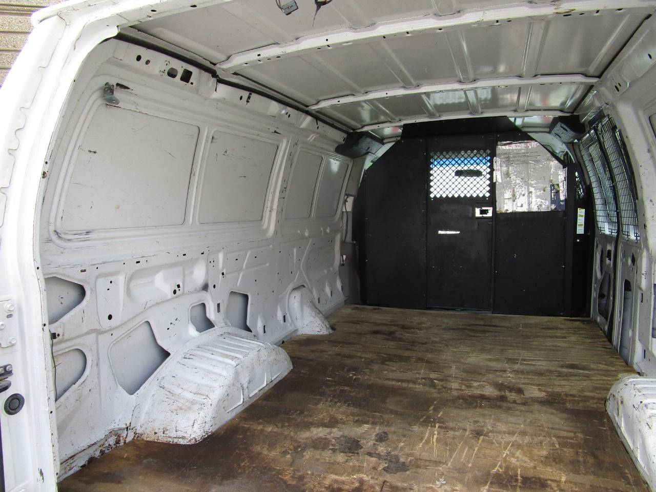 Ford Econoline Cargo Van E-150 Commercial 2010