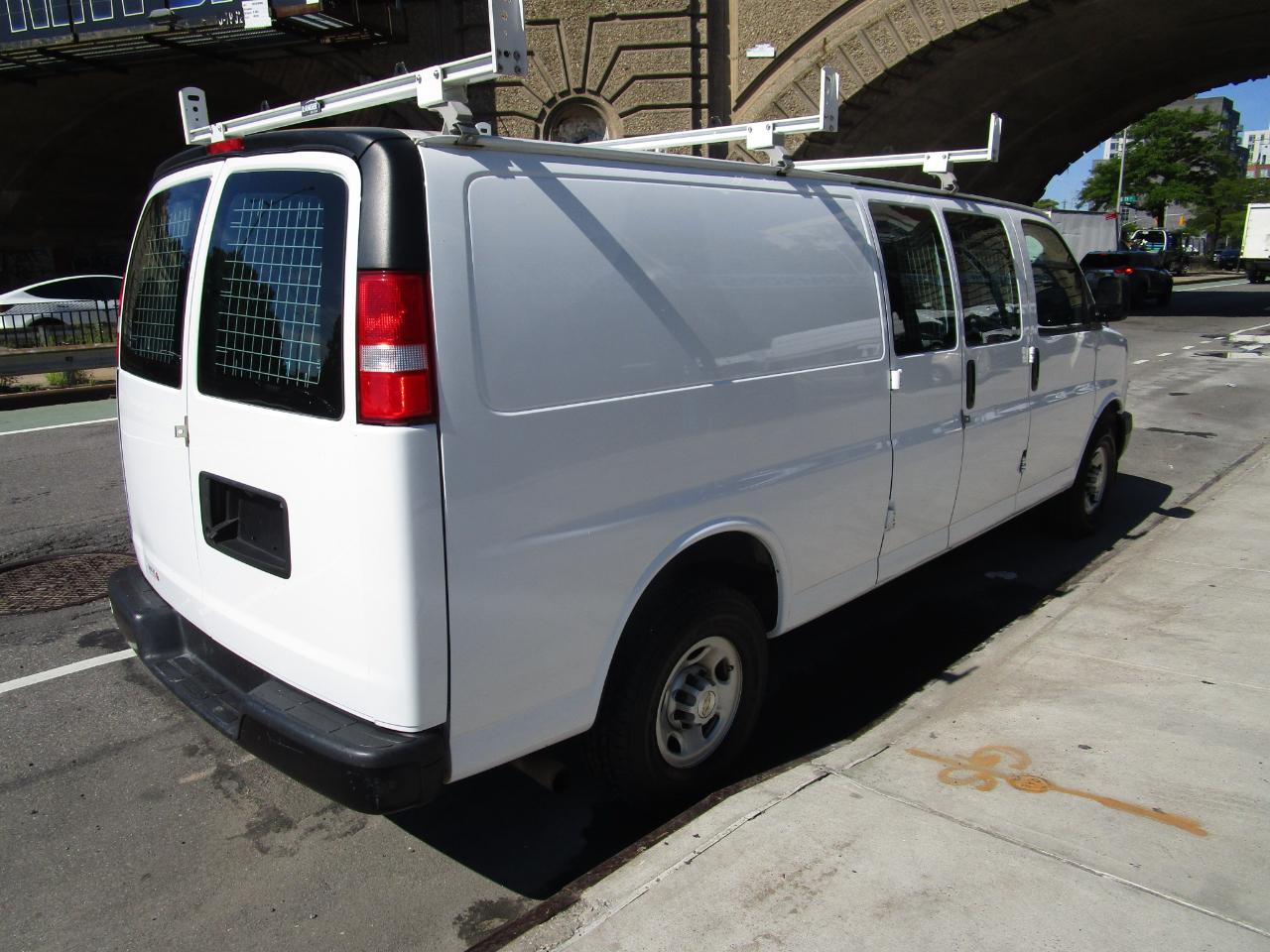Chevrolet Express Cargo Van RWD 3500 155" 2023