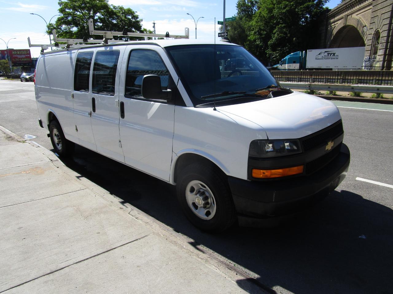 Chevrolet Express Cargo Van RWD 3500 155" 2023
