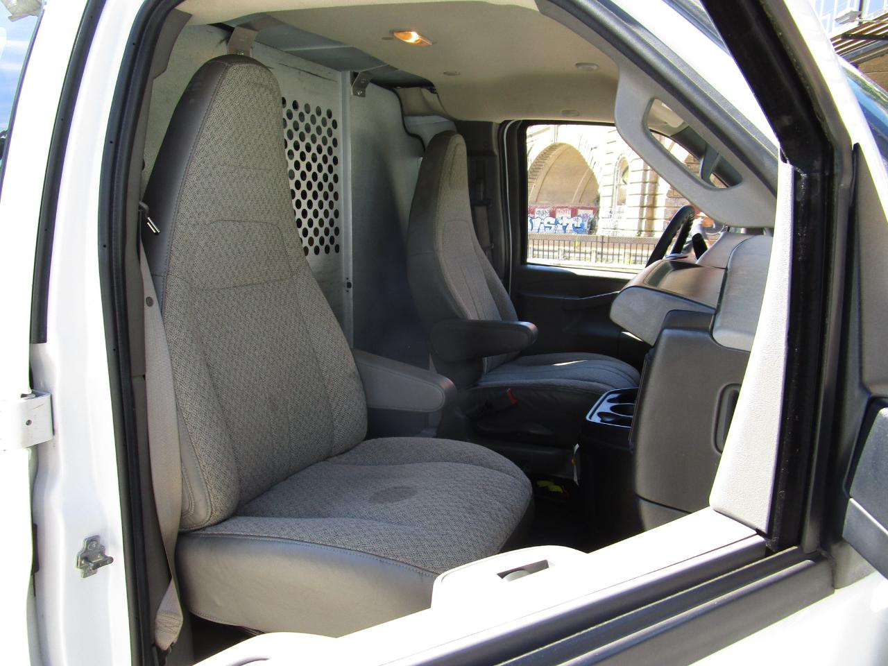 Chevrolet Express Cargo Van RWD 3500 155" 2023