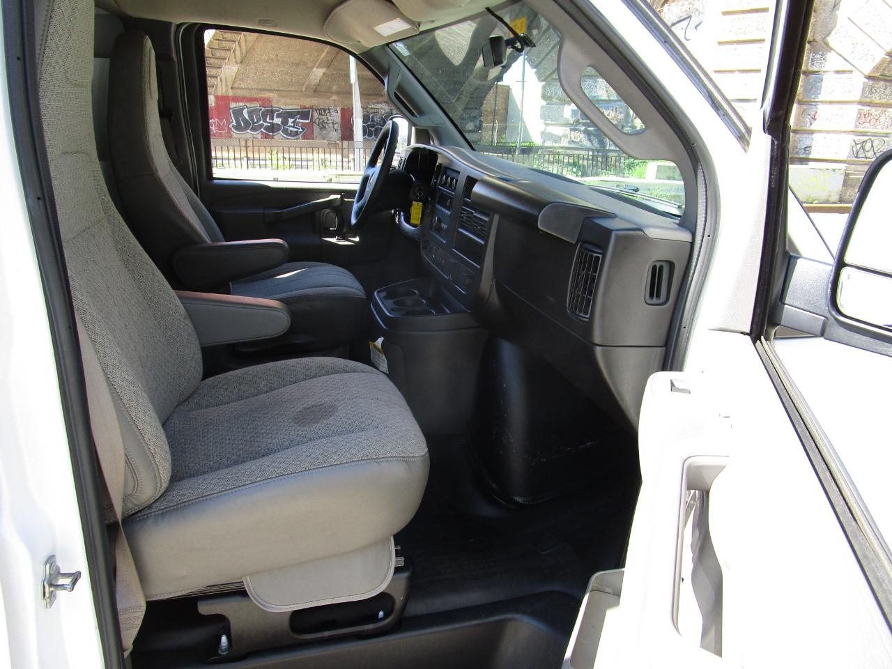 Chevrolet Express Cargo Van RWD 3500 155" 2023