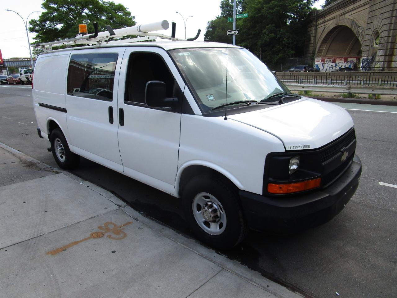 Chevrolet Express Cargo Van RWD 2500 135" 2011