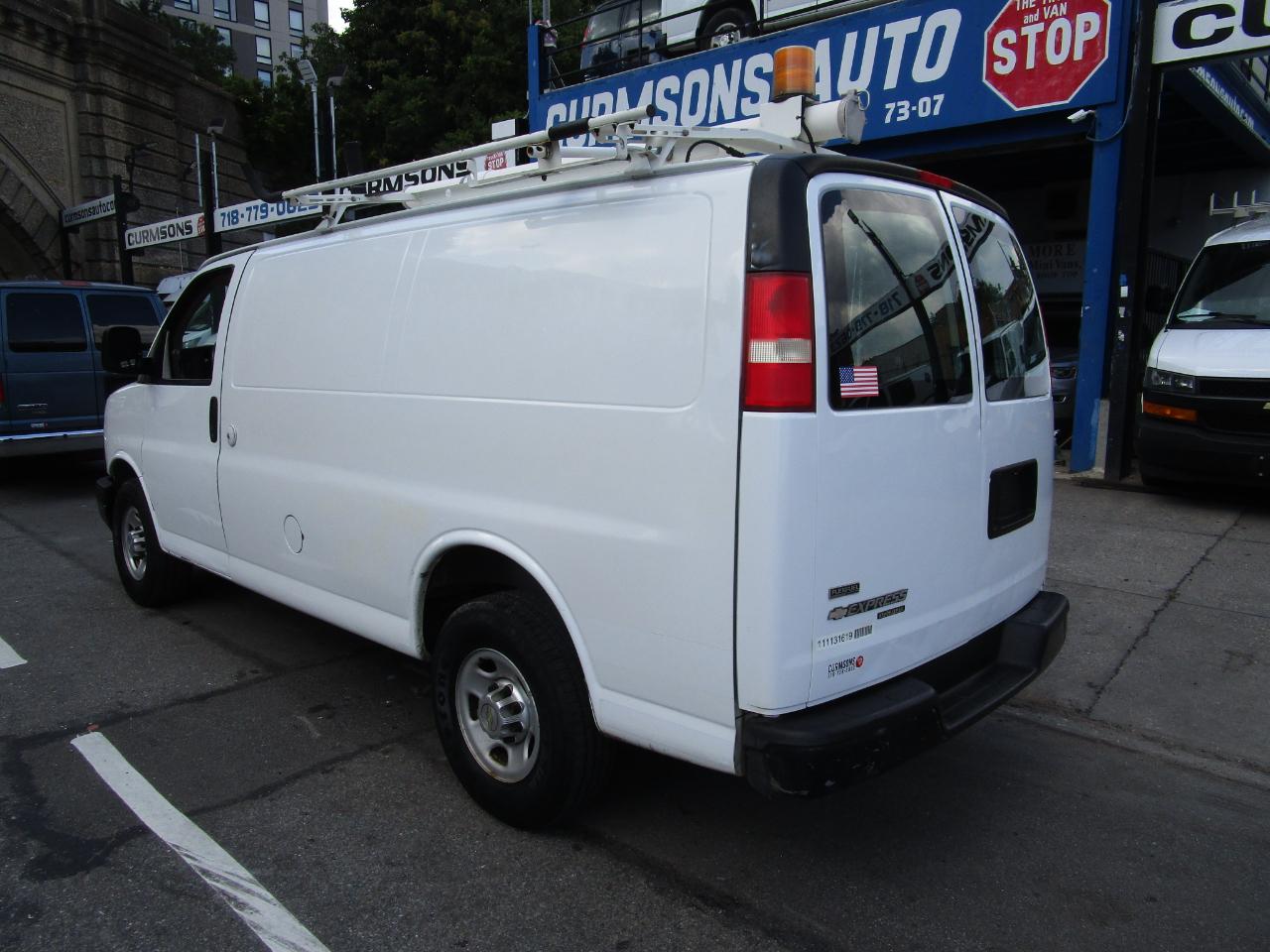 Chevrolet Express Cargo Van RWD 2500 135" 2011