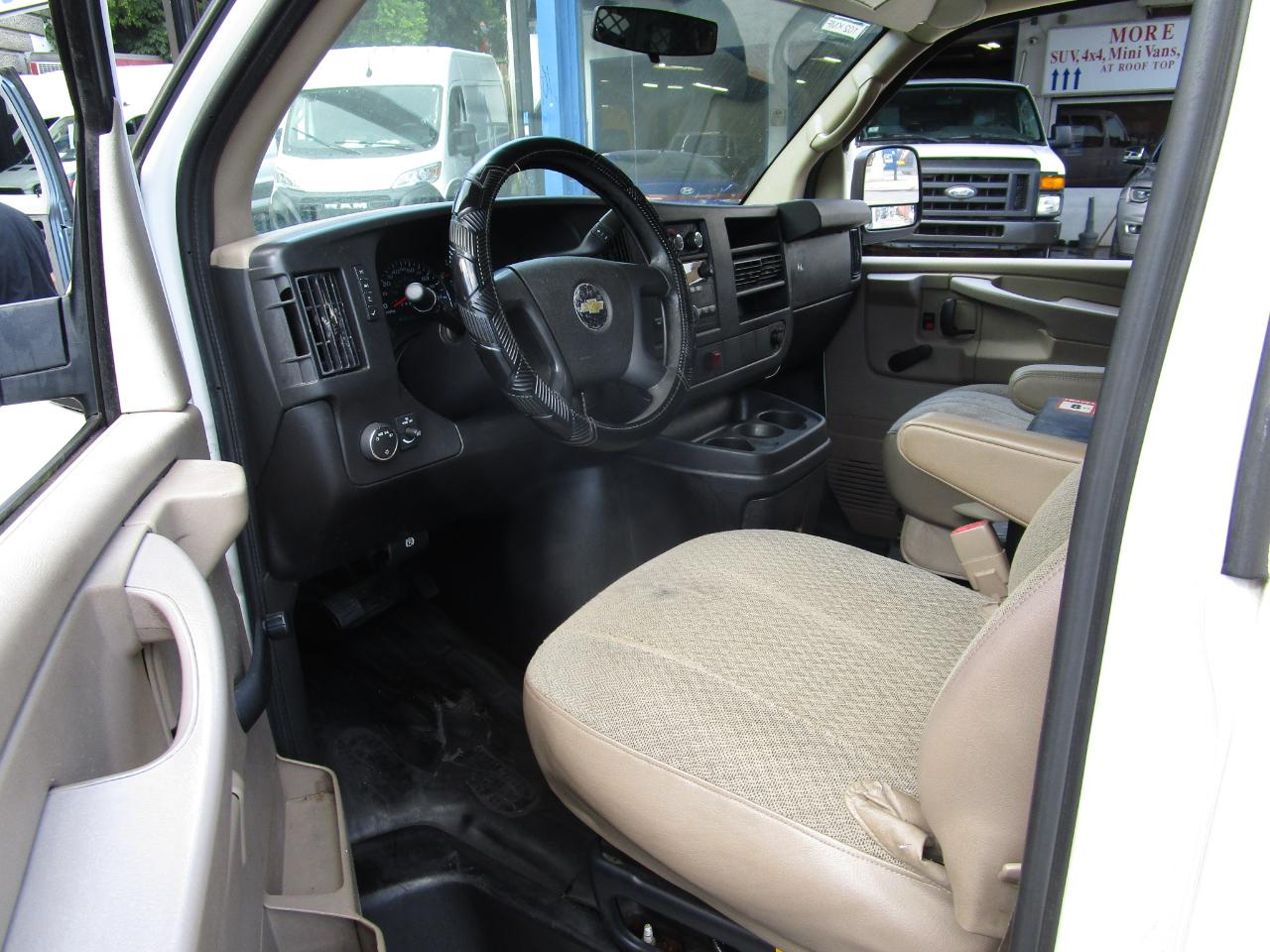 Chevrolet Express Cargo Van RWD 2500 135" 2011