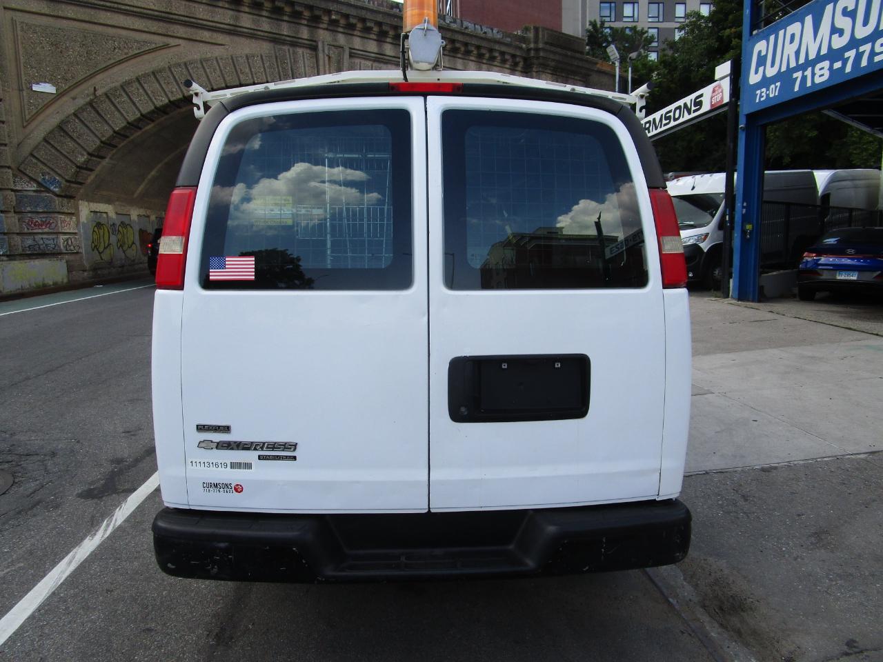 Chevrolet Express Cargo Van RWD 2500 135" 2011