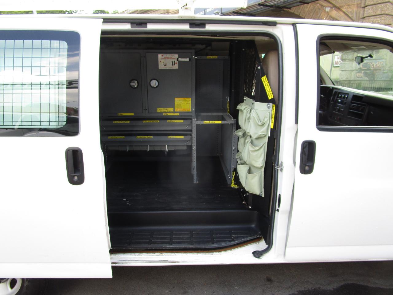 Chevrolet Express Cargo Van RWD 2500 135" 2011