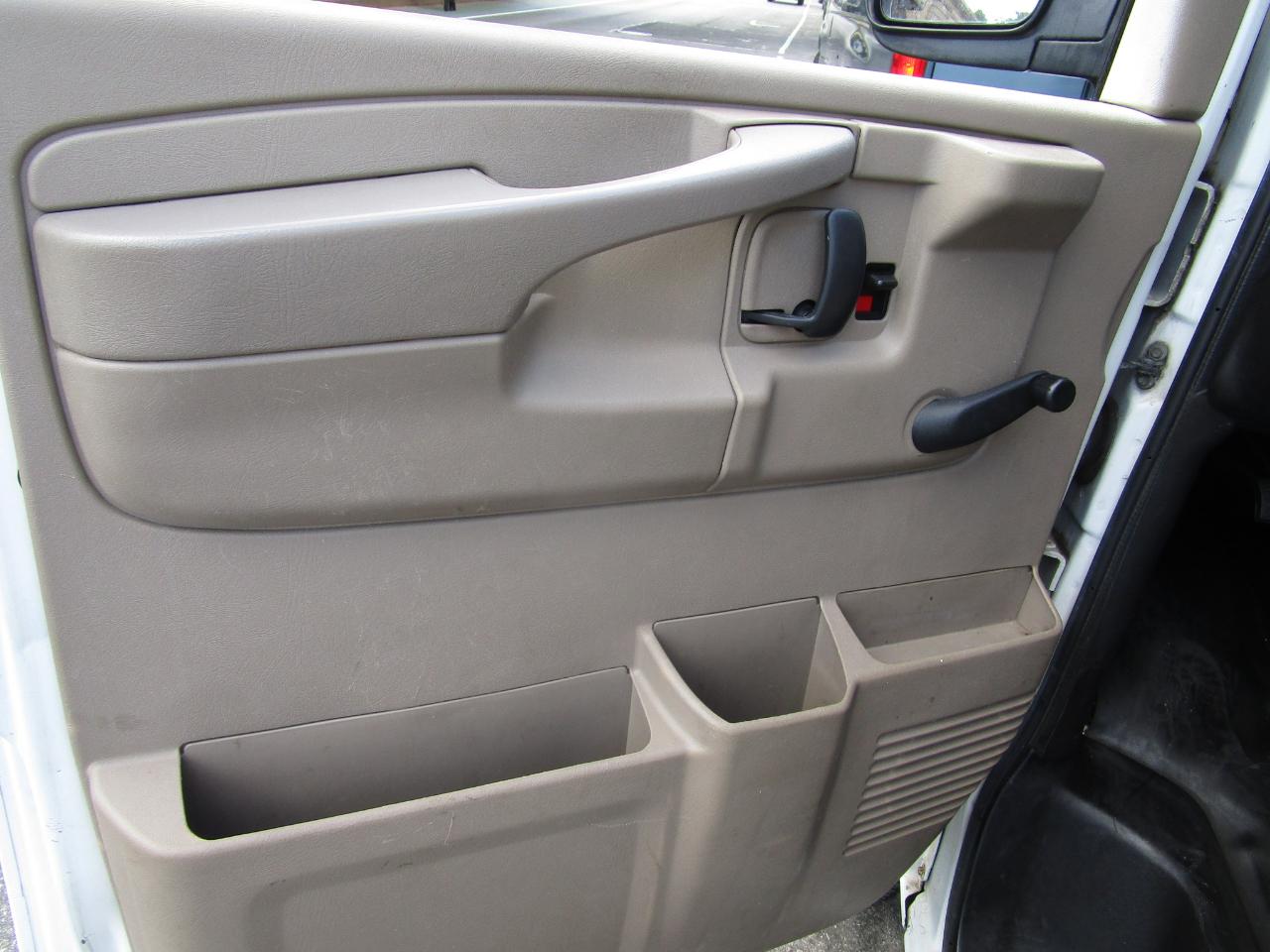 Chevrolet Express Cargo Van RWD 2500 135" 2011