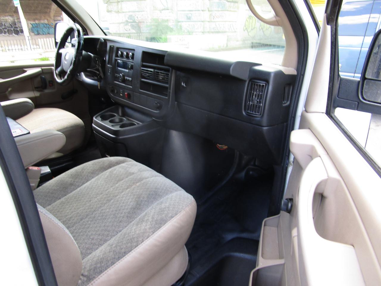 Chevrolet Express Cargo Van RWD 2500 135" 2011