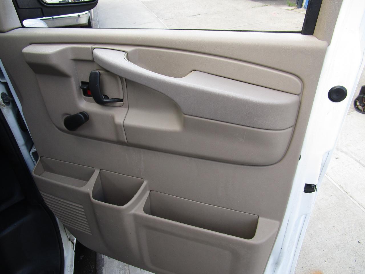 Chevrolet Express Cargo Van RWD 2500 135" 2011