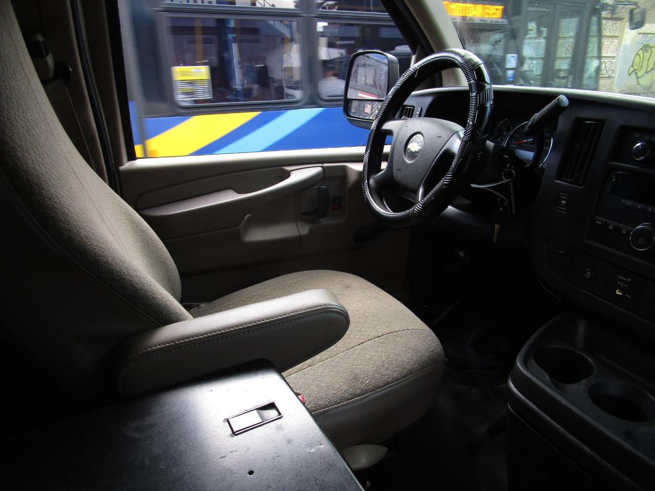Chevrolet Express Cargo Van RWD 2500 135" 2011