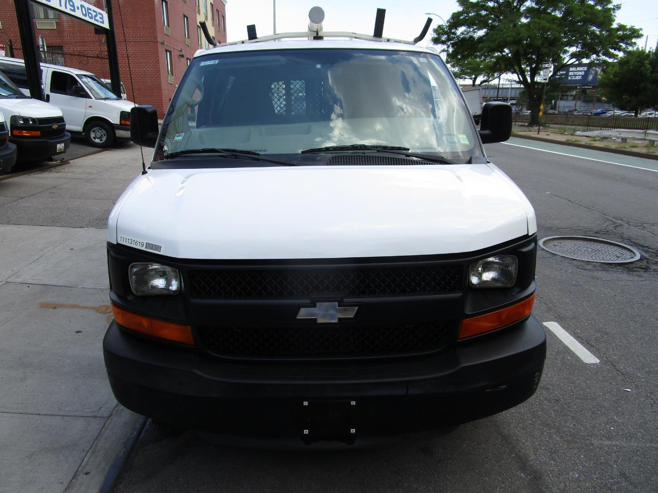 Chevrolet Express Cargo Van RWD 2500 135" 2011