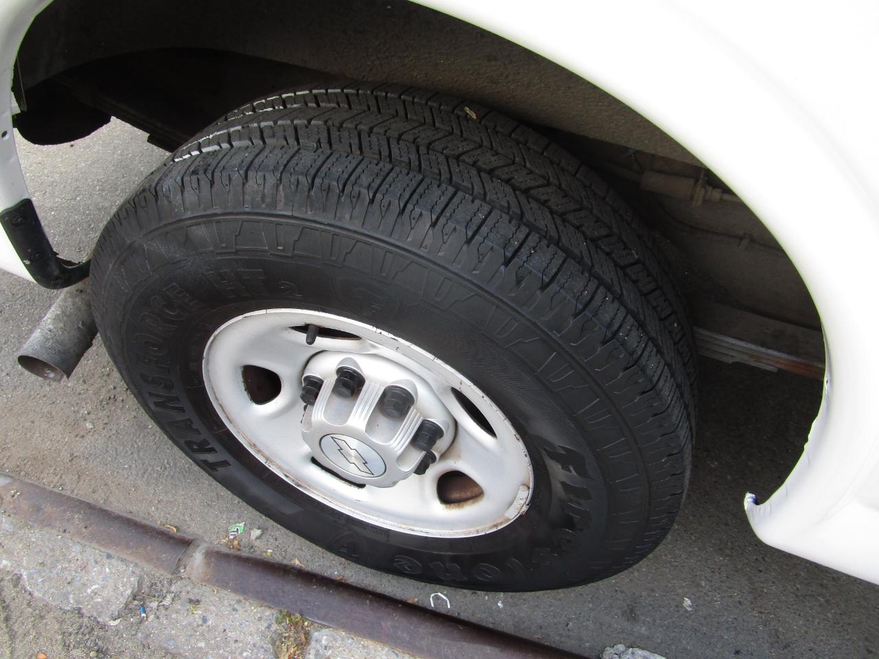 Chevrolet Express Cargo Van RWD 2500 135" 2011