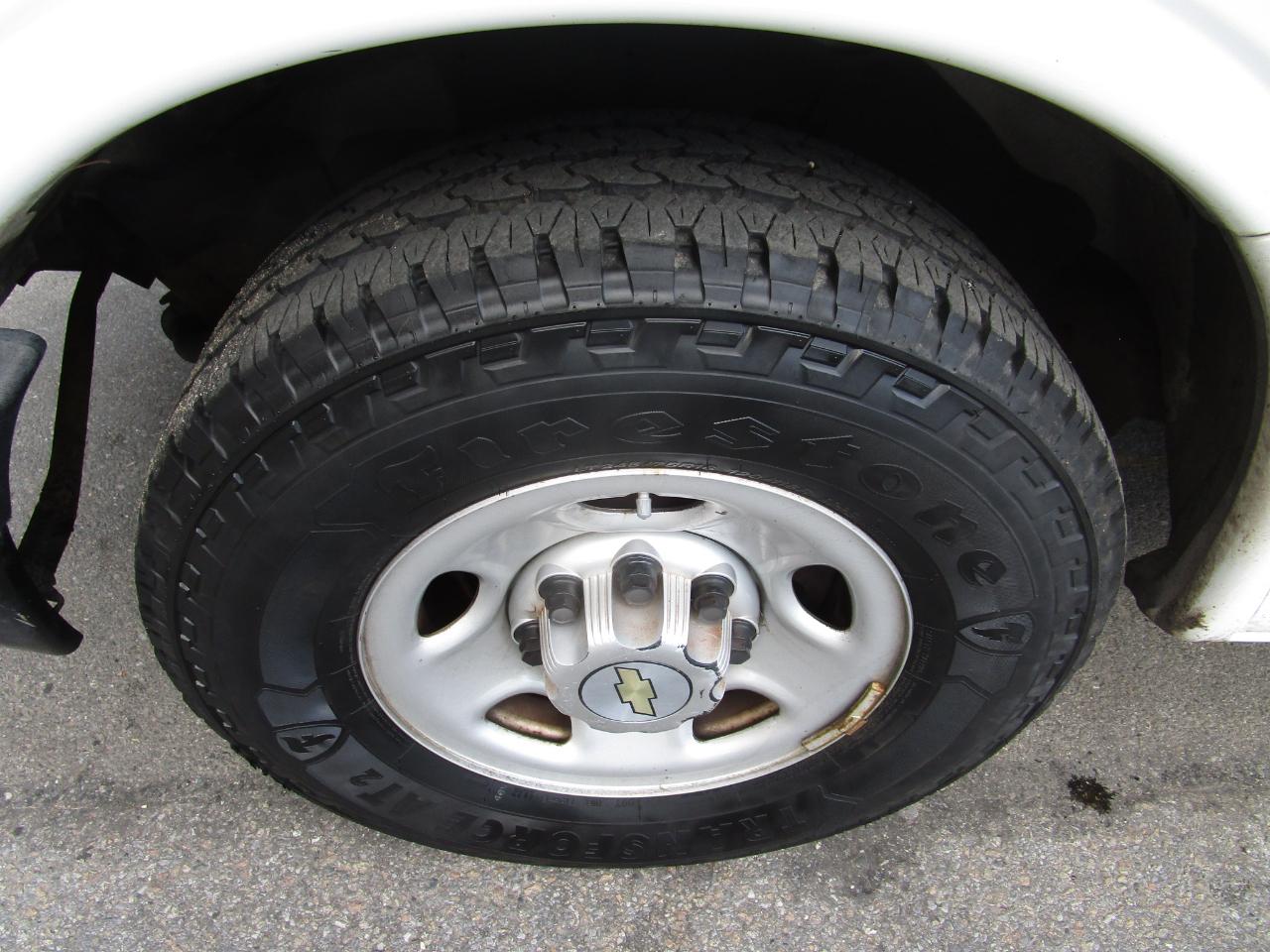 Chevrolet Express Cargo Van RWD 2500 135" 2011