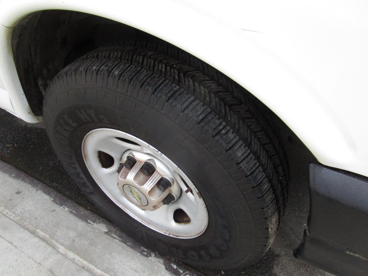 Chevrolet Express Cargo Van RWD 2500 135" 2011