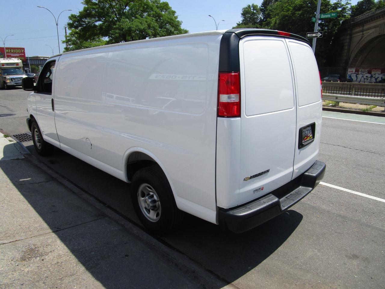 Chevrolet Express Cargo Van RWD 3500 155" 2025