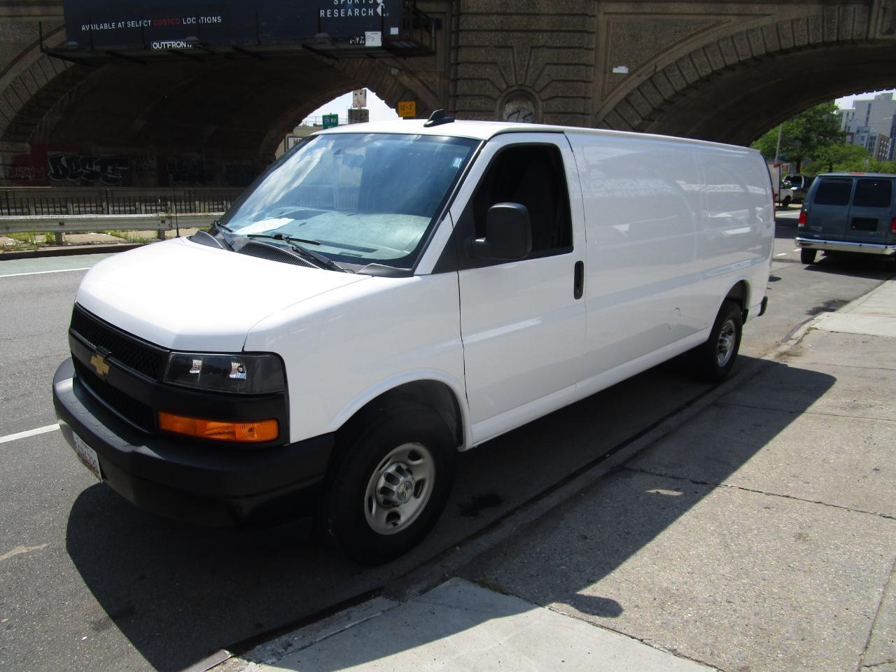 Chevrolet Express Cargo Van RWD 3500 155" 2025
