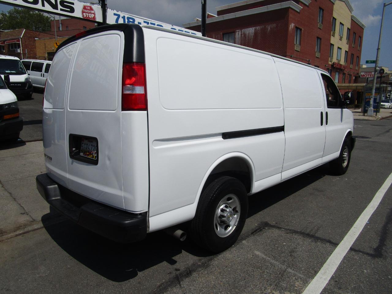 Chevrolet Express Cargo Van RWD 3500 155" 2025