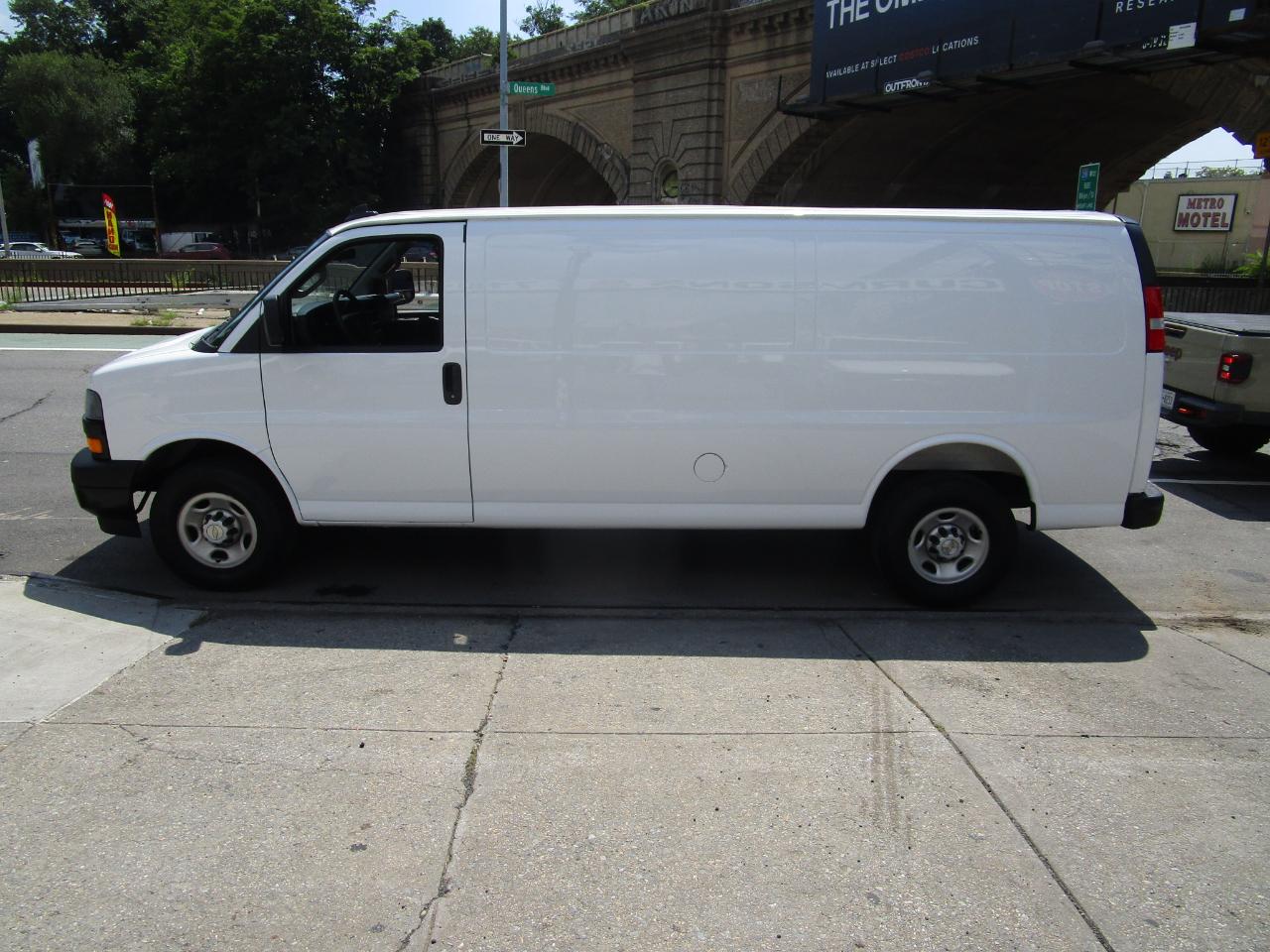 Chevrolet Express Cargo Van RWD 3500 155" 2025