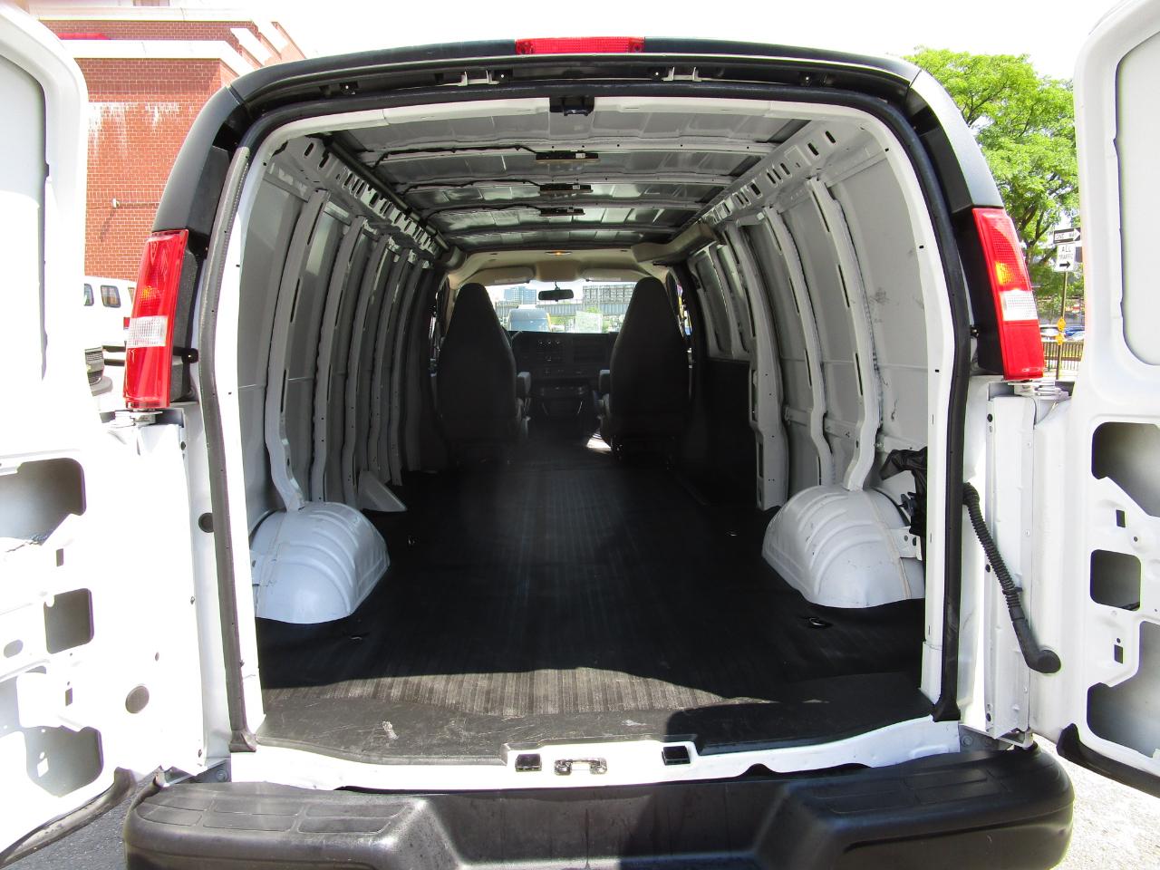 Chevrolet Express Cargo Van RWD 3500 155" 2025