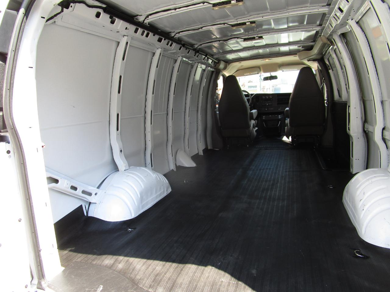 Chevrolet Express Cargo Van RWD 3500 155" 2025