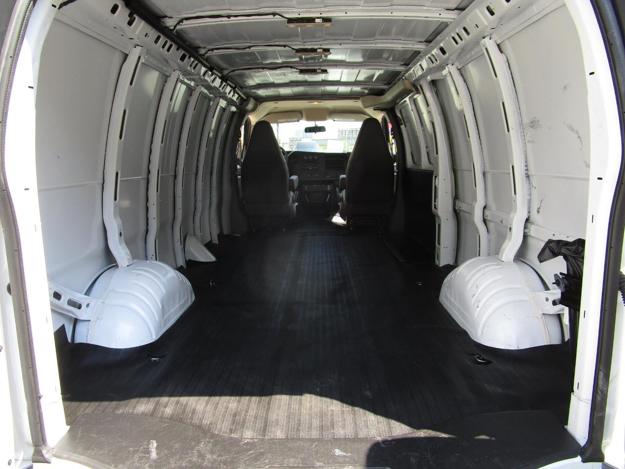 Chevrolet Express Cargo Van RWD 3500 155" 2025