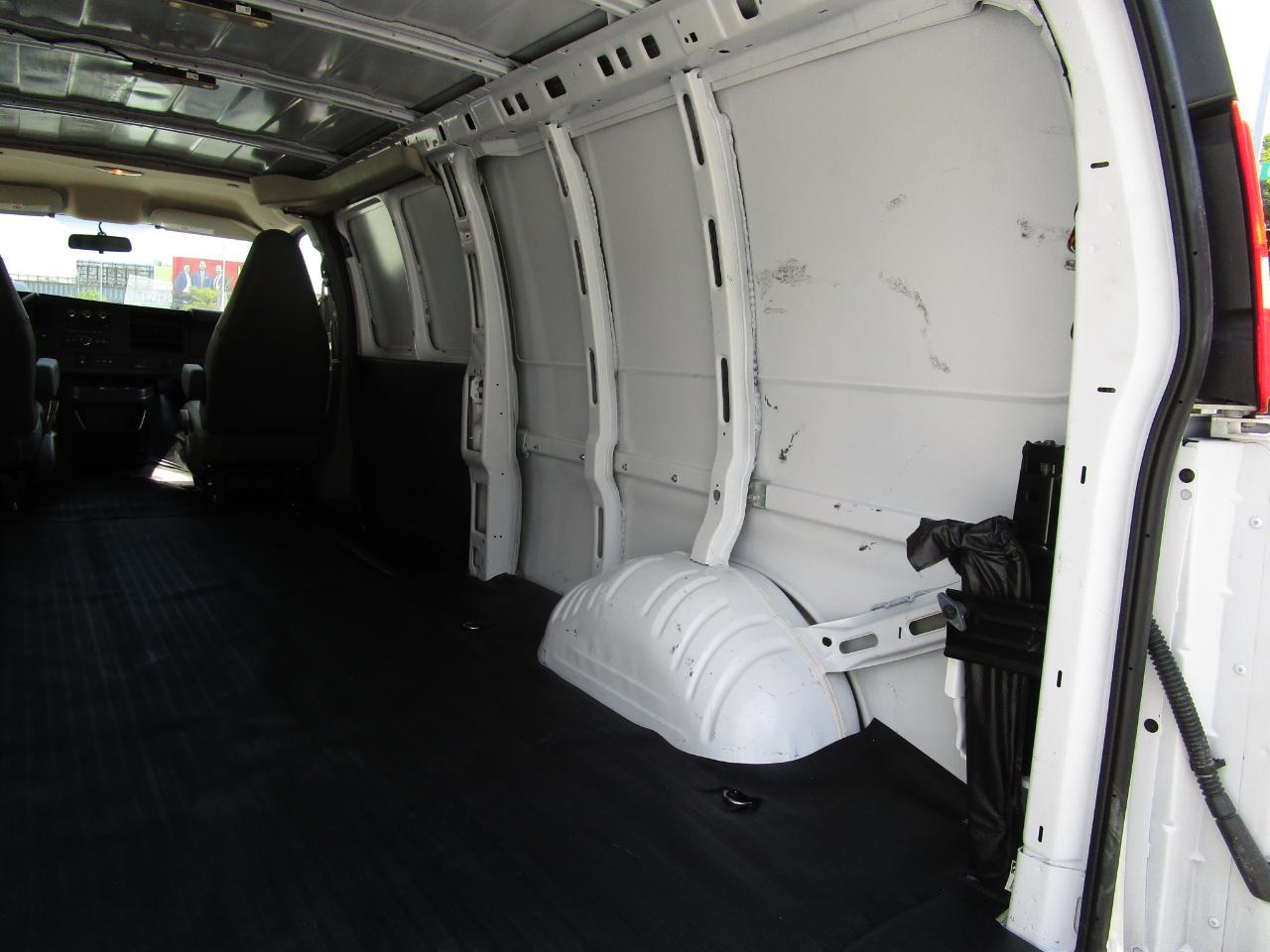 Chevrolet Express Cargo Van RWD 3500 155" 2025