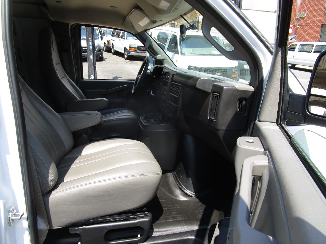 Chevrolet Express Cargo Van RWD 3500 155" 2025