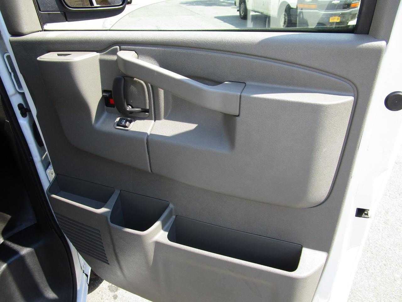 Chevrolet Express Cargo Van RWD 3500 155" 2025