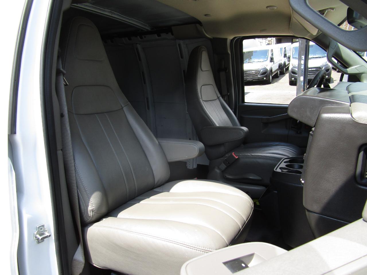 Chevrolet Express Cargo Van RWD 3500 155" 2025