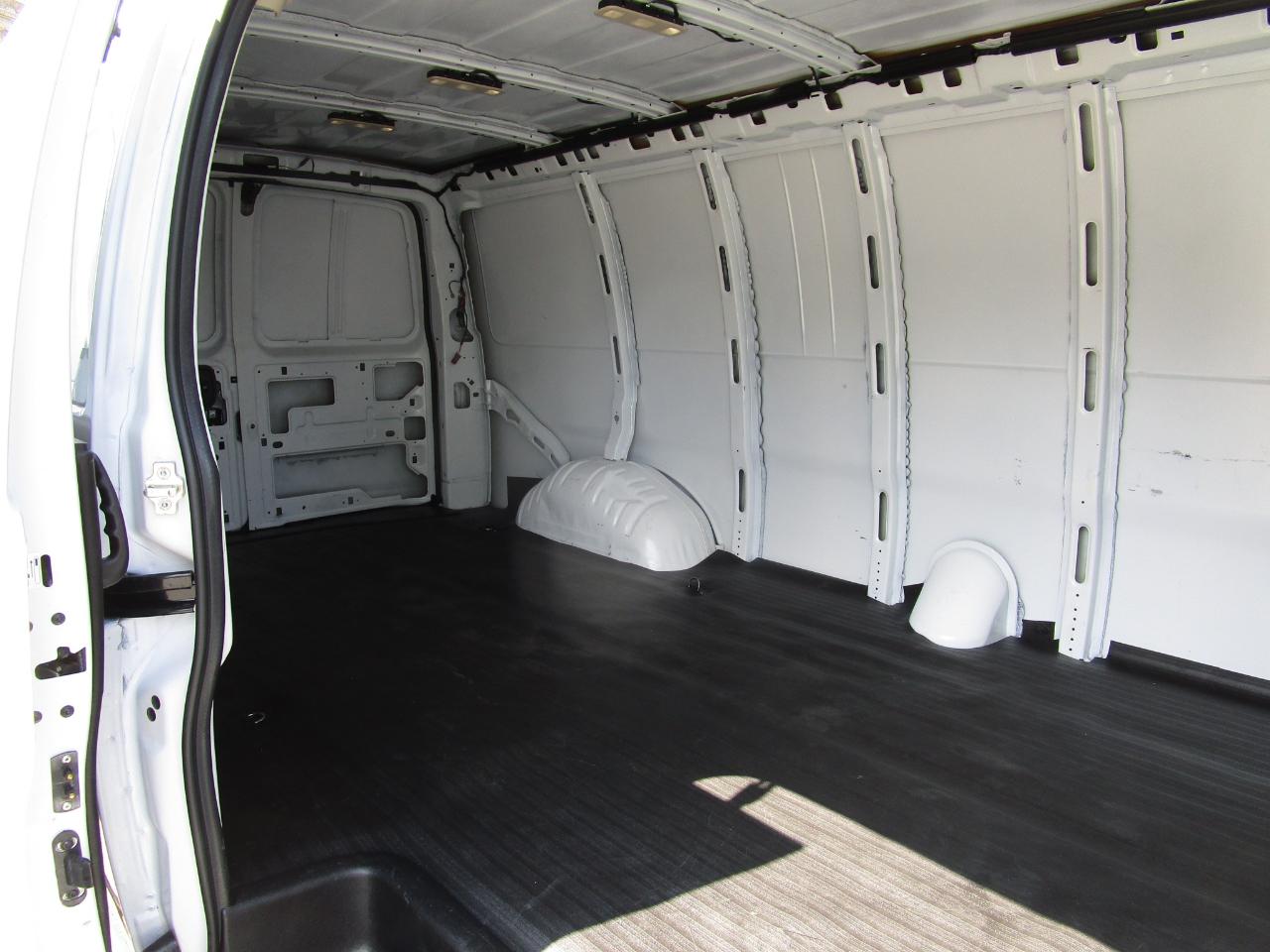 Chevrolet Express Cargo Van RWD 3500 155" 2025