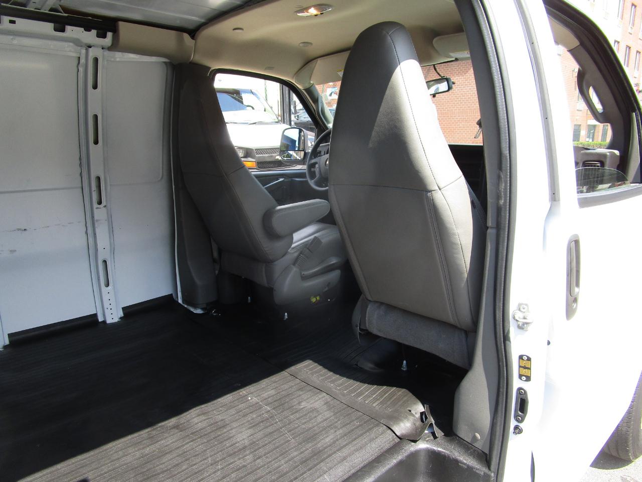 Chevrolet Express Cargo Van RWD 3500 155" 2025