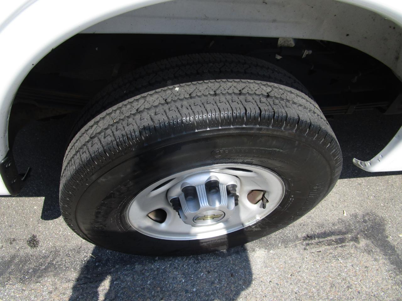 Chevrolet Express Cargo Van RWD 3500 155" 2025