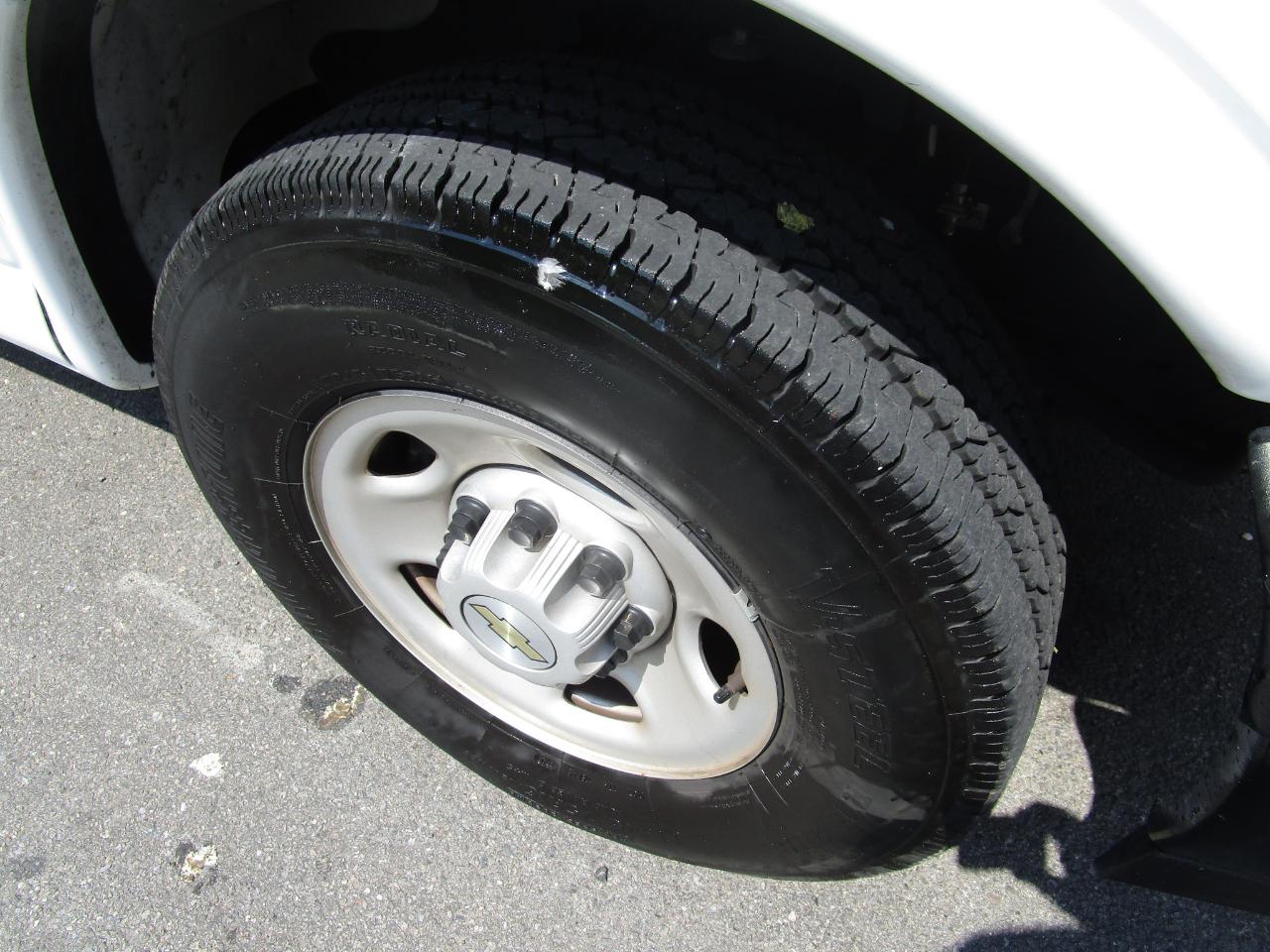 Chevrolet Express Cargo Van RWD 3500 155" 2025
