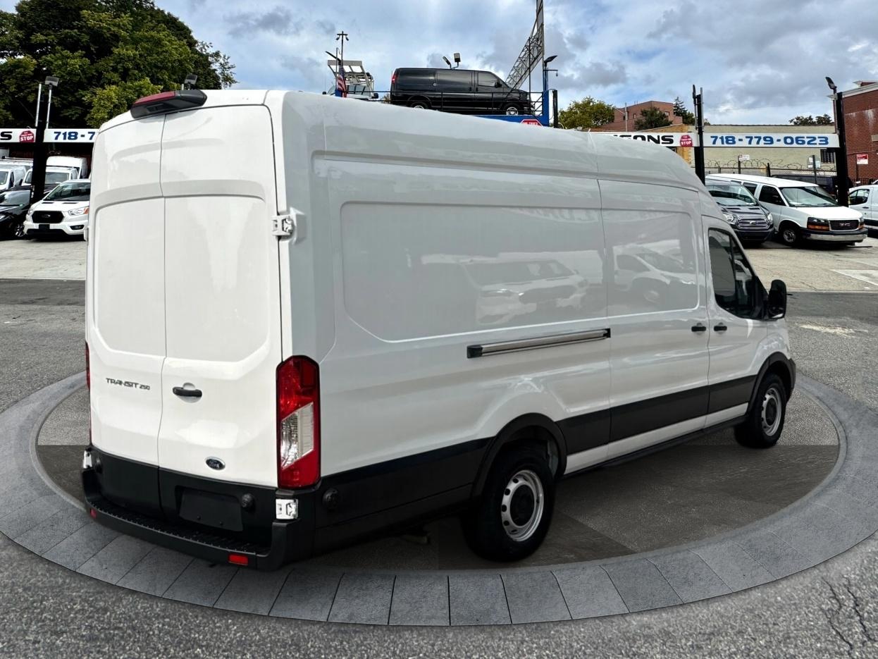 Ford Transit Cargo Van T-250 148" EL Hi Rf 9070 GVWR RWD 2025