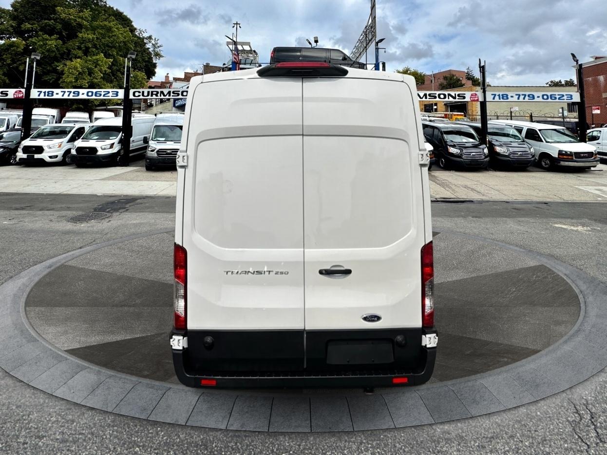 Ford Transit Cargo Van T-250 148" EL Hi Rf 9070 GVWR RWD 2025