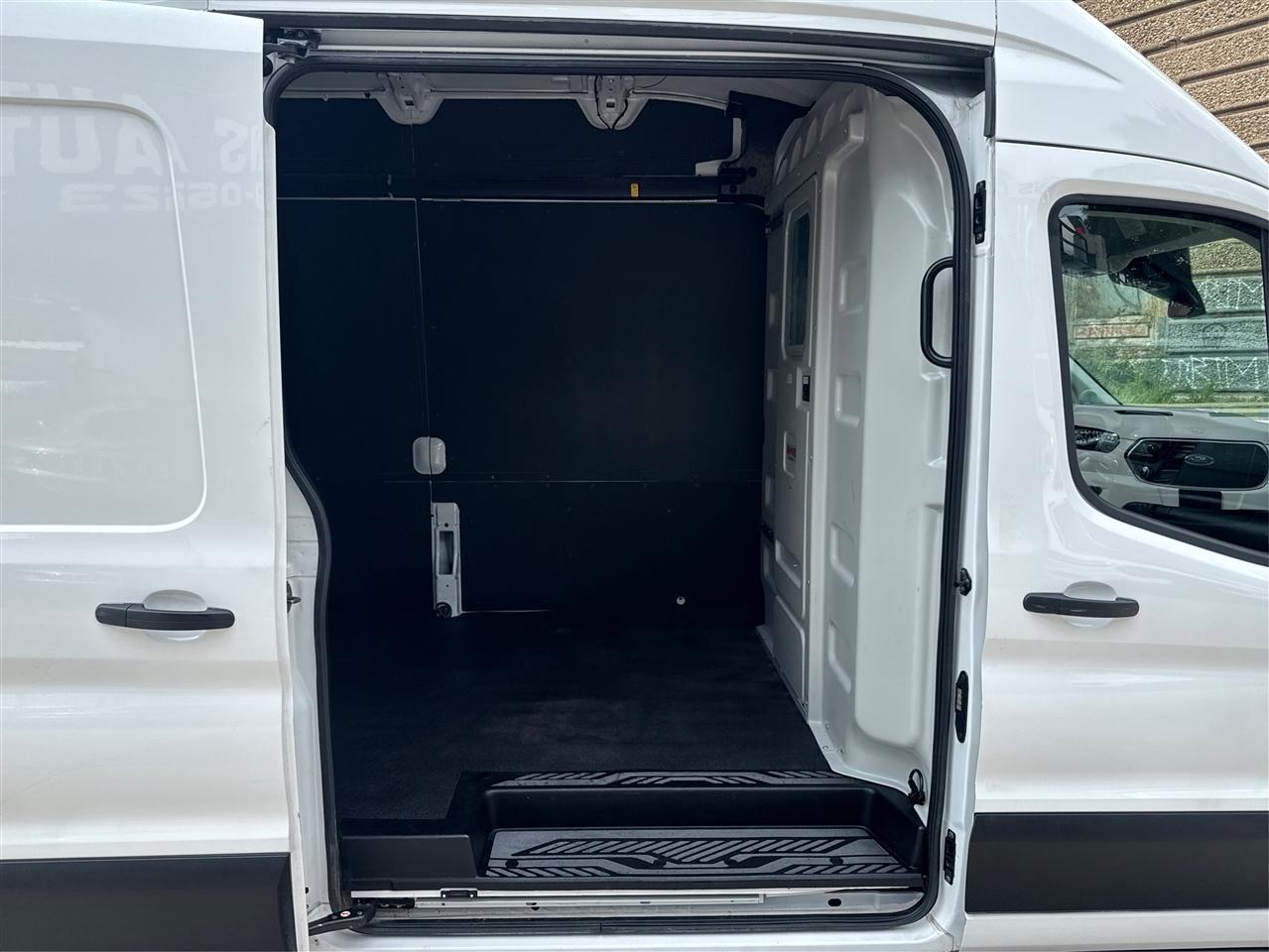 Ford Transit Cargo Van T-250 148" EL Hi Rf 9070 GVWR RWD 2025